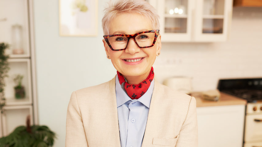 The Stories of Celebrities Wearing Reading Glasses: A Balance of Style and Function